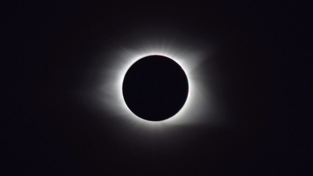 Eclipse de sol total 2024: ¿Cuándo es y cómo se verá en México el próximo fenómeno natural?