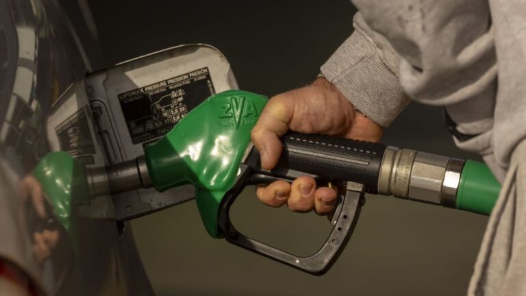 Aumento a la gasolina 2023 en Colombia: ¿De cuánto es en noviembre y cuántas alzas faltan en el año?