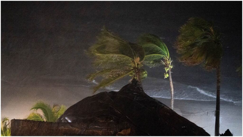 Huracán Lidia en Puerto Vallarta; Imagen ilustrativa | Reuters; Ruano