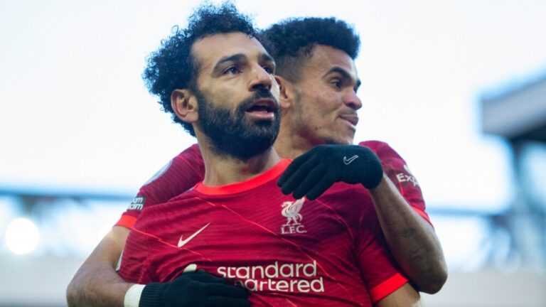 Histórico del fútbol inglés pide a Salah que hable con Luis Díaz para borrar “las payasadas”