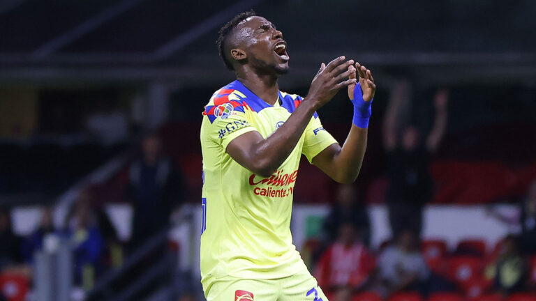 Julián Quiñones, baja del América para el duelo ante Monterrey