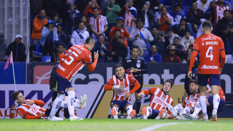 ¡Chivas revive en el Apertura 2023! Derrota a Puebla y vuelve a soñar con los cuartos de final