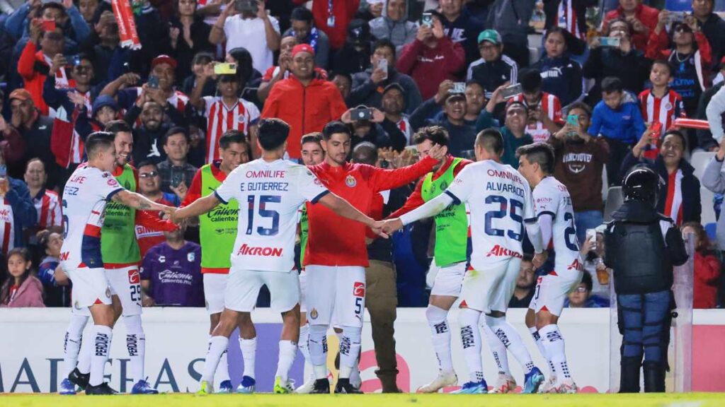Las Chivas anotan el segundo gol ante Queretaro y lo festejan…¡con el baile de la Monja!
