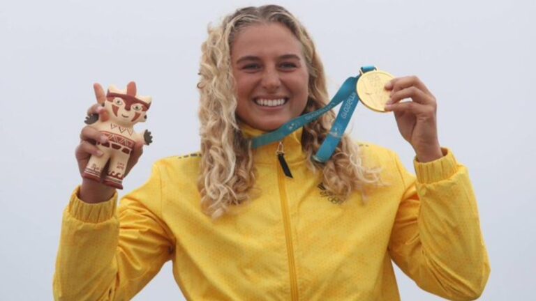 Isabella Gómez conquista la medalla de oro para Colombia en el SUP surf de Santiago 2023