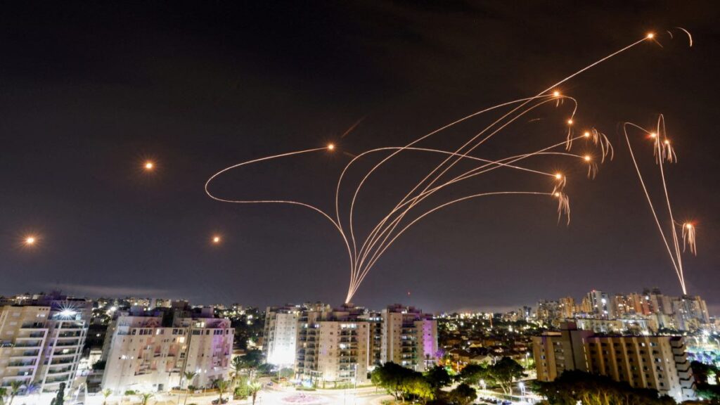 Domo de Hierro: ¿Cómo funciona la tecnología israelí que desafía los ataques con misiles?