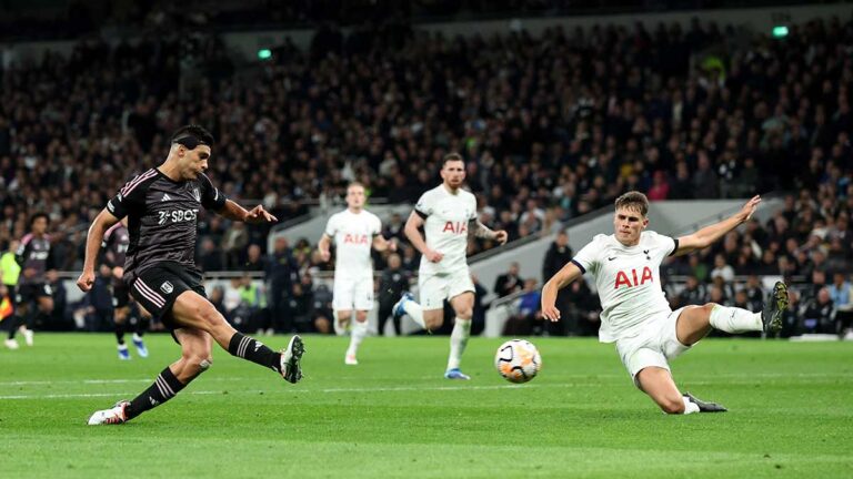 El Tottenham vence al Fulham del Raúl Jiménez y toma la cima de la Premier League