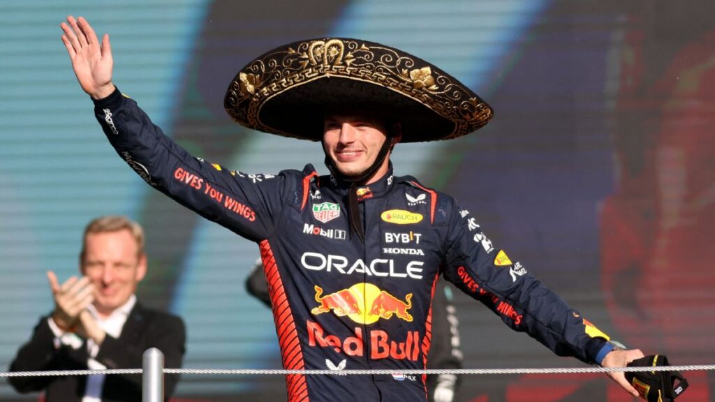 Verstappen entiende a Checo Pérez | REUTERS/Raquel Cunha