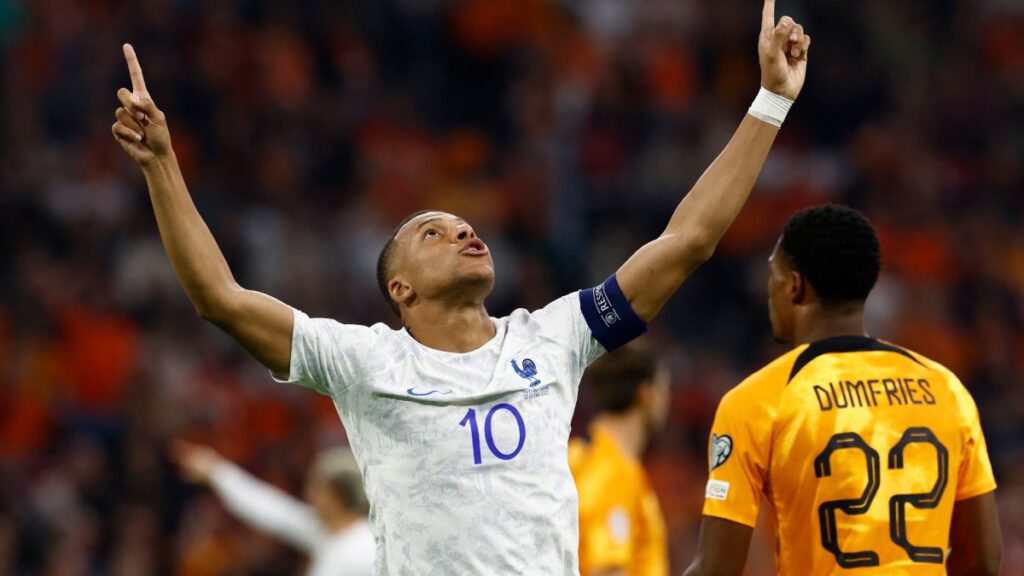 El doblete de Kylian Mbappé fue suficiente para que Francia asegurara su lugar en la Euro.
