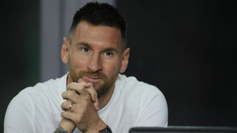 Deco: “Messi jugará un partido de despedida en el Barcelona, pero cuándo será, no lo sabemos”