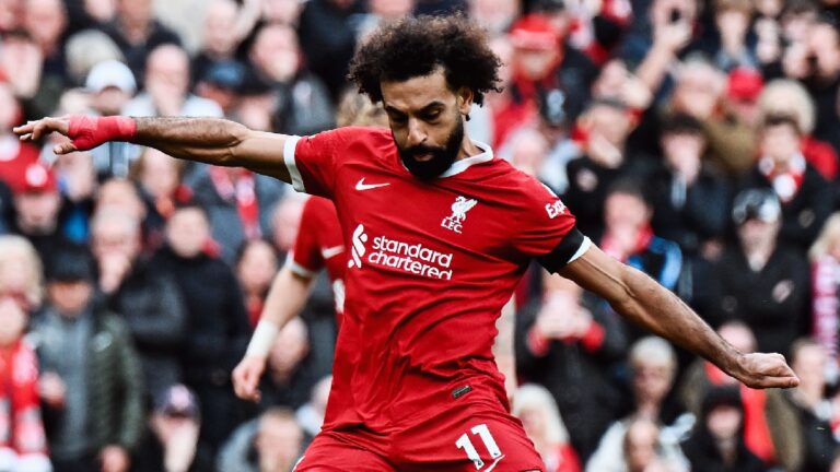 Salah salva al Liverpool y se queda con el derbi ante Everton