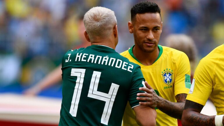 Chicharito empatiza con la lesión de Neymar: “Estamos juntos irmão”