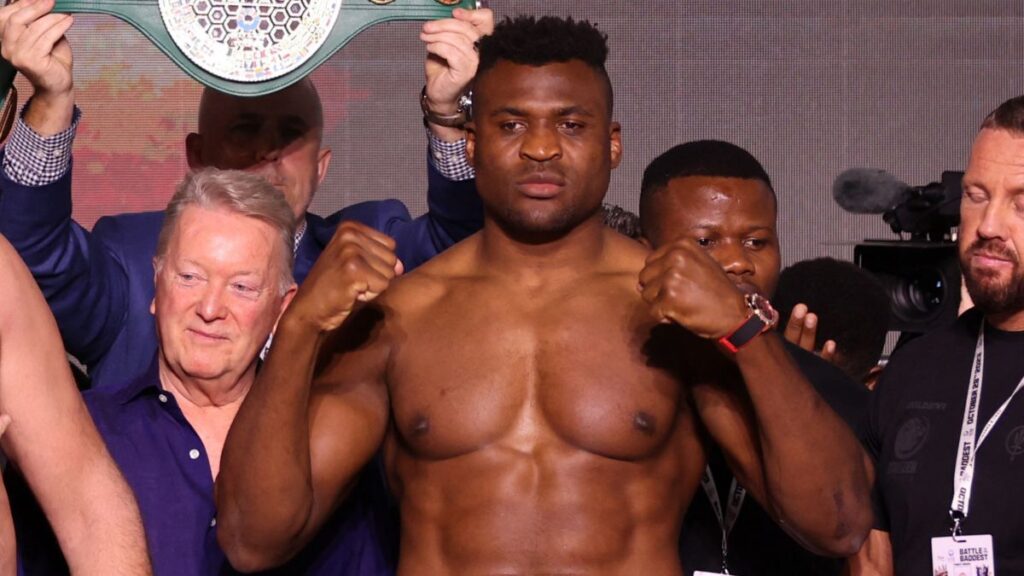 Ngannou se deshace ante el apoyo de Mike Tyson | REUTERS/Ahmed Yosri