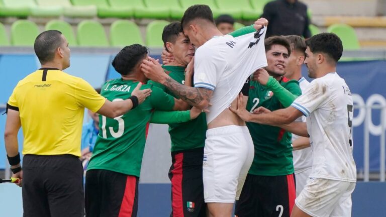 El partido México vs Uruguay termina caliente; jugadores se enfrascan en una intensa pelea