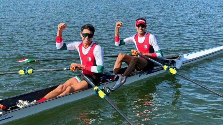 Alexis López y Miguel Carballo se cuelgan la medalla de oro en el remo en Santiago 2023