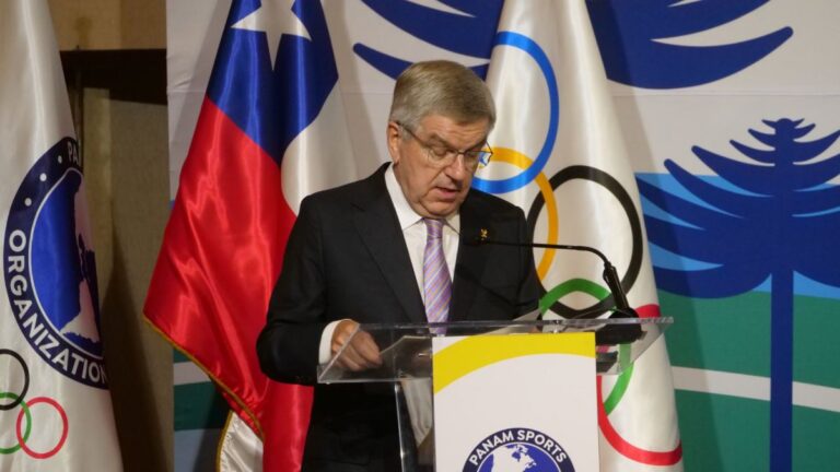 Thomas Bach, presidente del COI, llega a Santiago para la inauguración de los Juegos Panamericanos