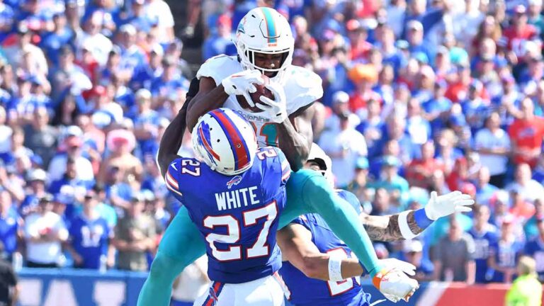 Tre’Davious White sufre la misma lesión que Aaron Rodgers y se perderá el resto de la temporada con los Bills