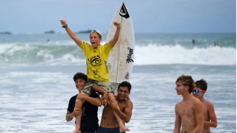 Thiago Passeri, la joya del surf argentino que viene de ser campeón latino con 14 años y ahora va por el Mundial