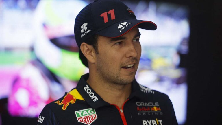 Checo Pérez: “Fue una carrera durísima con Fernando, con el 95% de la parrilla hubiera chocado”