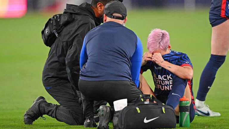 El adiós más inesperado: Megan Rapinoe sale lesionada al minuto dos de su último partido en la final NWSL