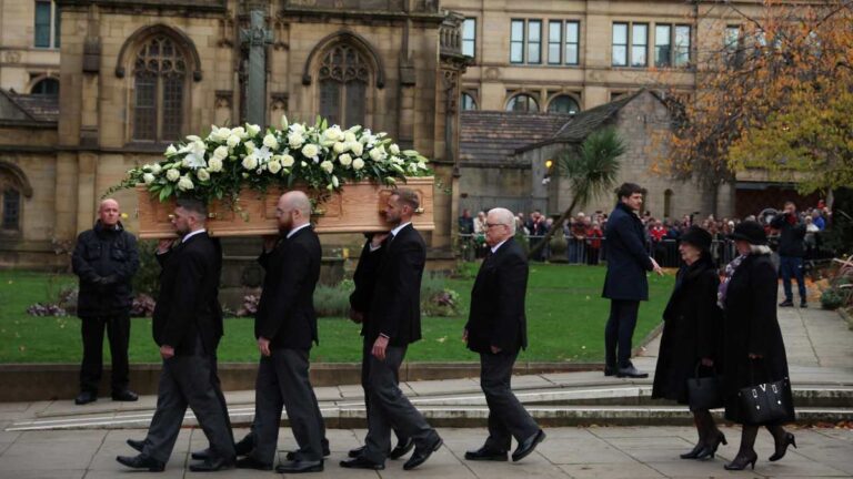 El último adiós a Sir Bobby Charlton: Así fue el funeral de la leyenda del Manchester United e Inglaterra
