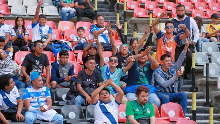 Cruz Azul se despide del torneo en medio de mucha presión, ‘Oles’ y de… ¿Mayoría de afición del Puebla en el Azteca?