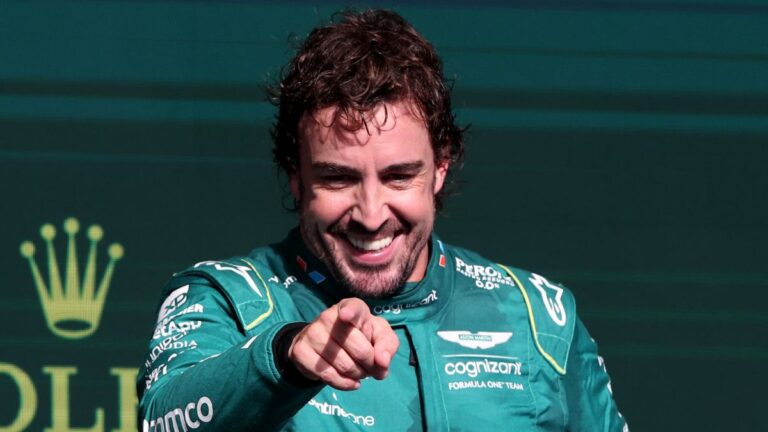 Fernando Alonso, motivado tras el duelazo con Checo Pérez: “¿Por qué no ser competitivos en las dos últimas carreras”