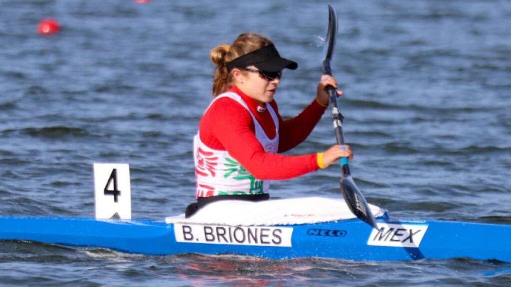 Beatriz Briones se colgó el bronce y fue parte del equipo que ganó el oro en canotaje.