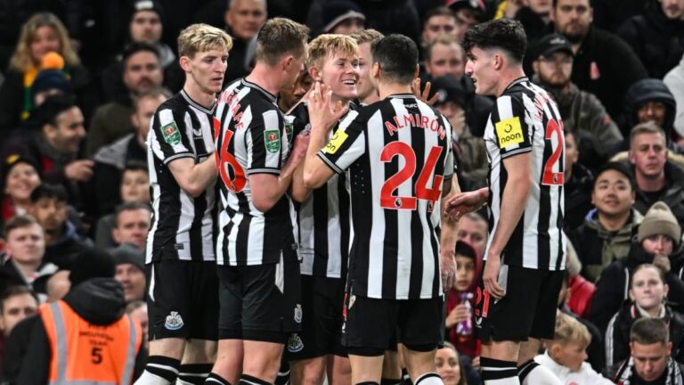 Newcastle sigue imparable y elimina al Manchester United de la Copa de la Liga