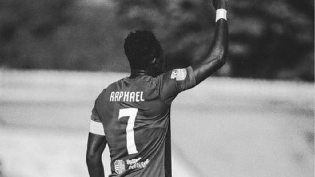 Raphael Dwamena falleció durante un partido de fútbol | @egnatia.al