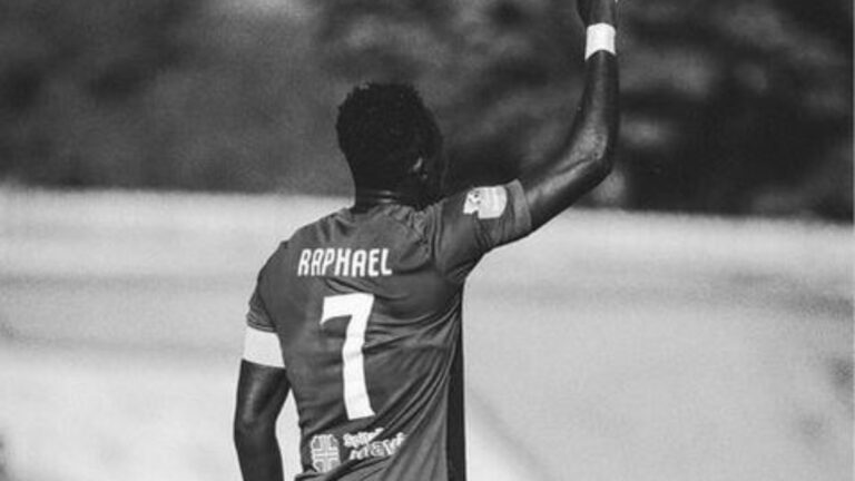 Raphael Dwamena y otros futbolistas que murieron luego de desvanecerse en la cancha