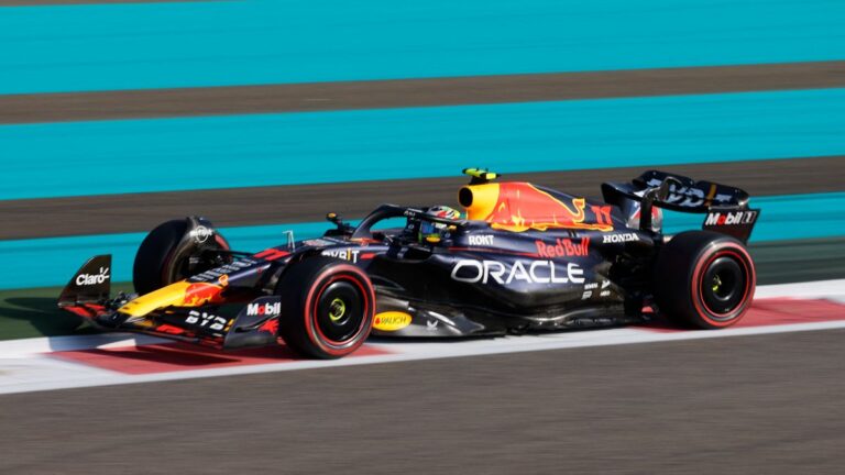 Checo Pérez advierte a sus rivales, tras las pruebas en Abu Dhabi: “Volveremos a tener un gran coche”