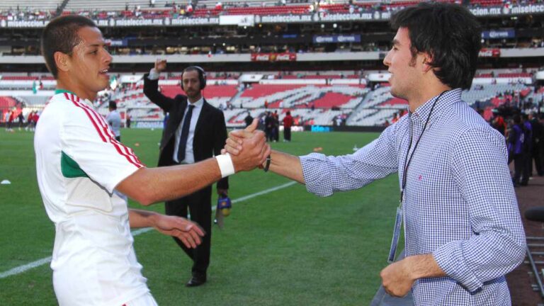 Chicharito responde a Checo Pérez: “Yo sería mejor piloto de F1 que tú jugador de fútbol”