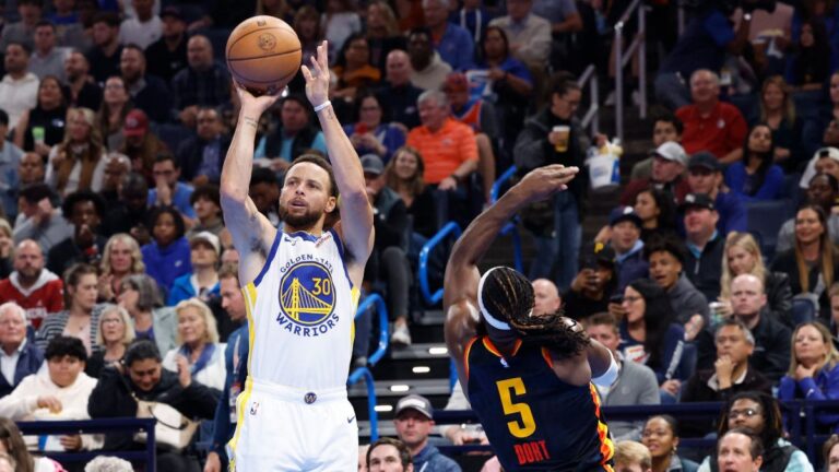 Curry y los Warriors se imponen al Thunder para arrancar el In-Season Tournament