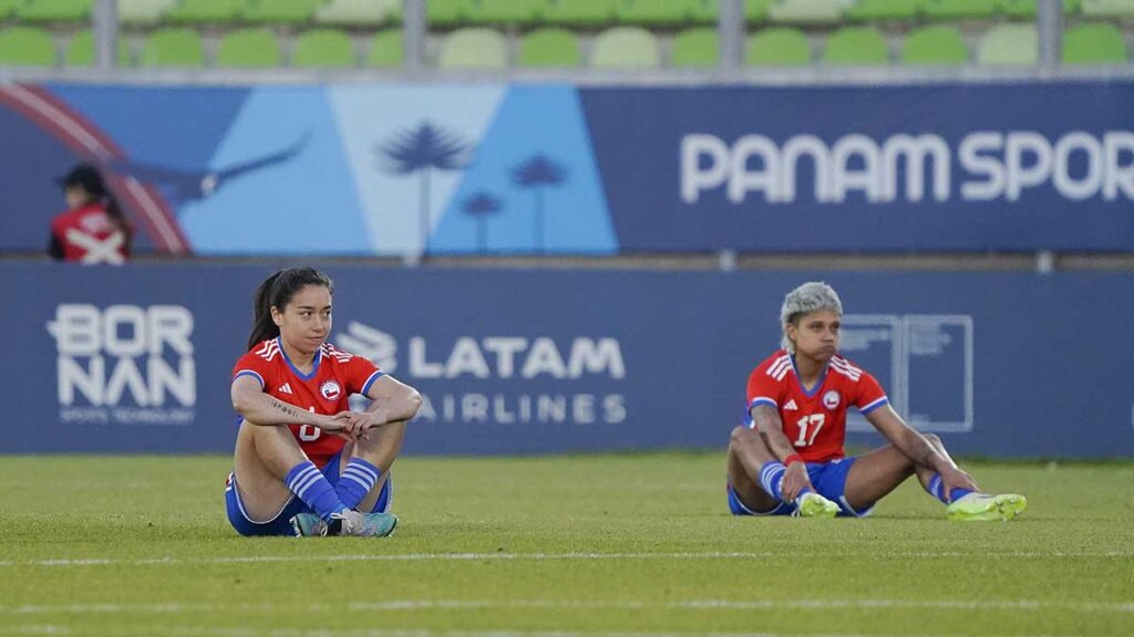 Jugadoras de la selección de Chile protestan en la final de los Panamericanos ante México