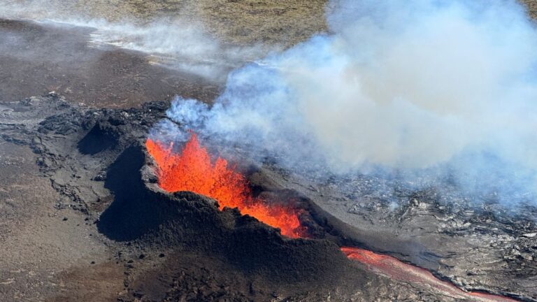 Islandia bajo emergencia volcánica: Evacuación en Grindavik ante inminente amenaza de erupción