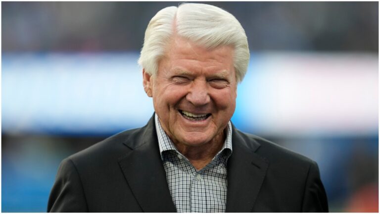 El histórico ex entrenador Jimmy Johnson es agregado al Anillo de Honor de los Cowboys