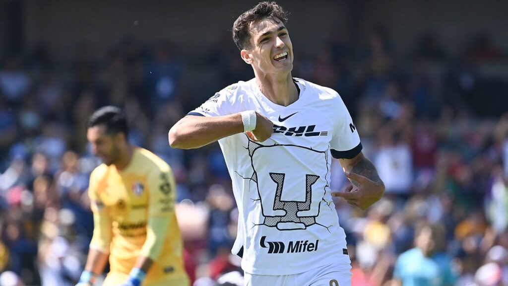 Juan Ignacio Dinenno entra en el top 10 de goleadores en la historia de Pumas tras su penalti ante Atlas