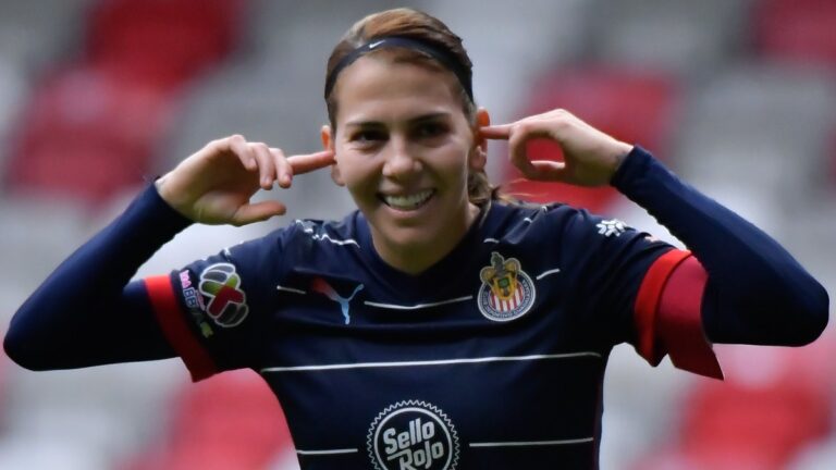 Licha Cervantes renueva con Chivas femenil hasta el 2026