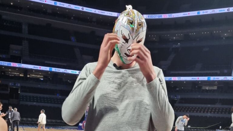 Orlando Magic se vuelve loco por las máscaras de luchador en su visita a México