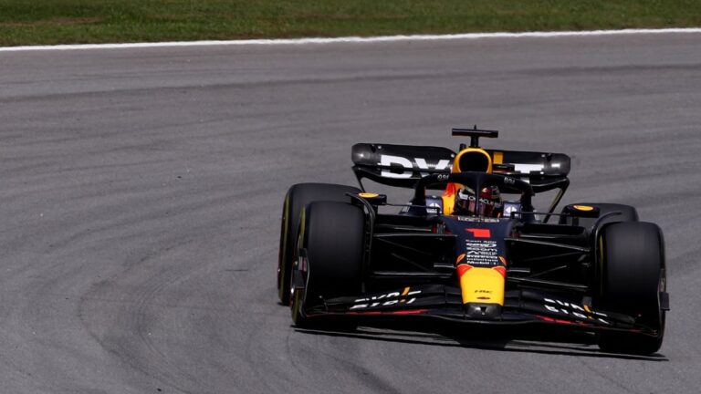 Max Verstappen domina en la Carrera Sprint del GP de Brasil; Checo finaliza tercero