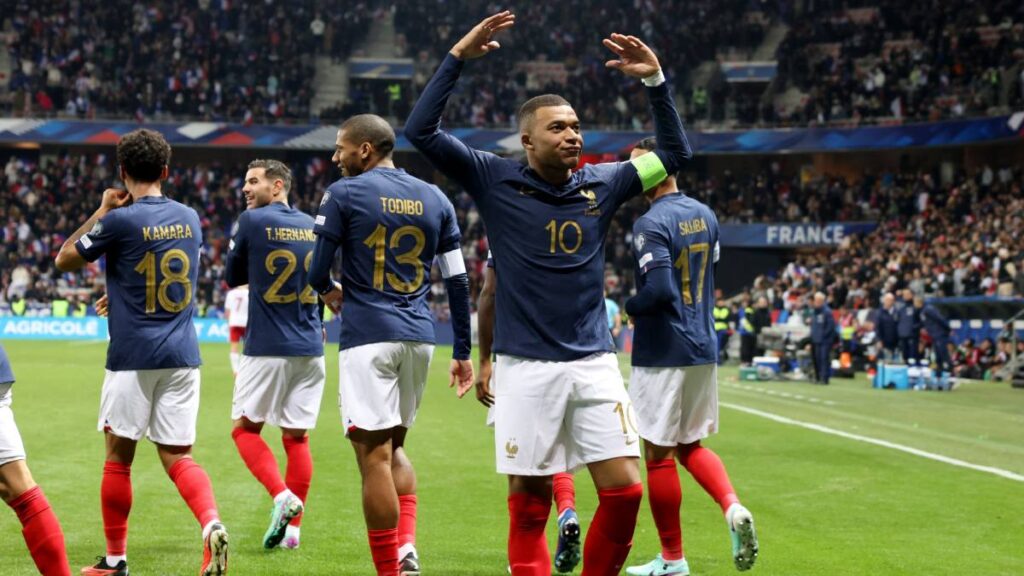 Una leyenda del fútbol de Francia aconsejó a Kylian Mbappé sobre su carrera luego de llegar a las 300 anotaciones este fin de semana.