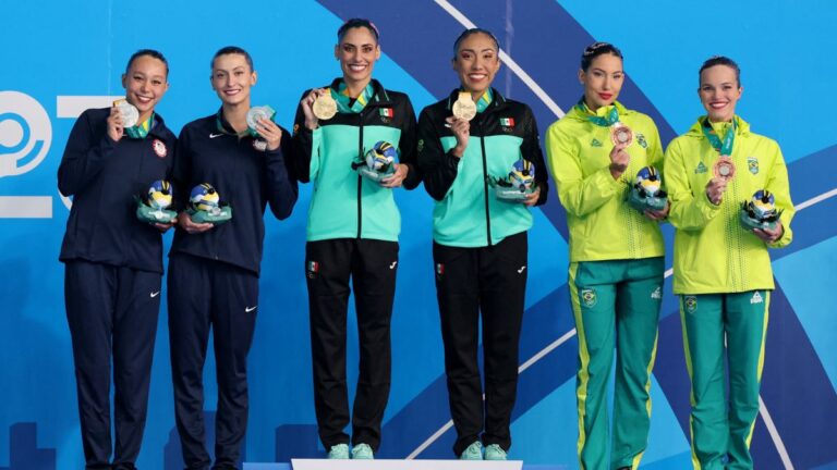 Nuria Diosdado y Joana Jiménez ganan oro y plaza olímpica en el dueto libre de la natación artística de Santiago 2023