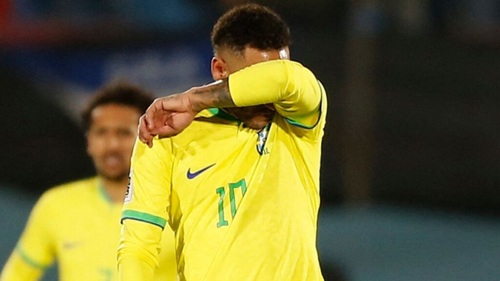 Neymar fue operado con éxito de su lesión y estará 10 meses de baja