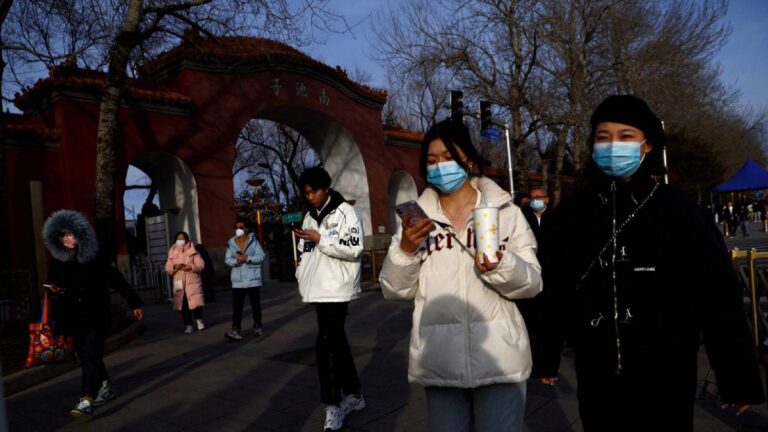 Misteriosa neumonía aparece en China y la OMS enciende alerta ante colapso de hospitales