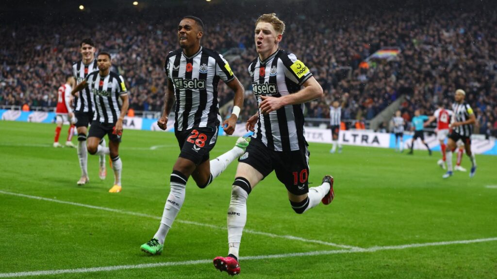 Jugadores del Newcastle celebran el gol. - Reuters.