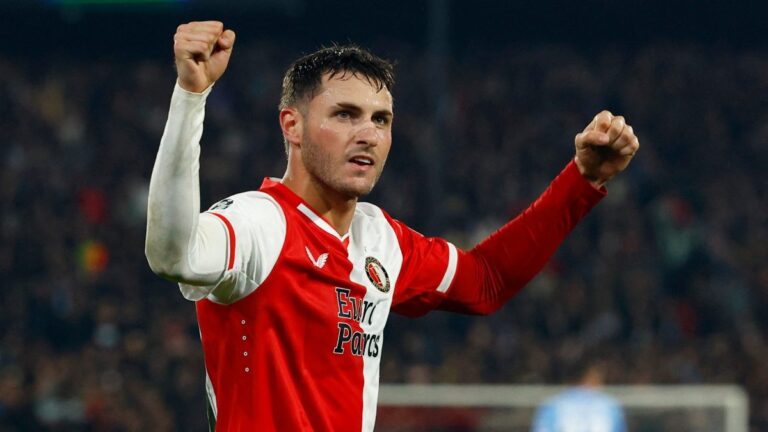 En duelo de mexicanos, el Feyenoord elimina al PSV en la Copa de los Países Bajos