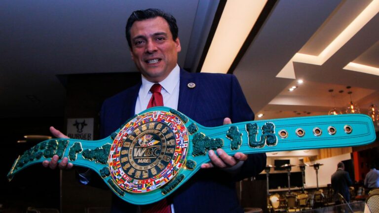 Mauricio Sulaimán se lanza contra la revista The Ring: “Si tocas a mi CMB, voy a contraatacar”