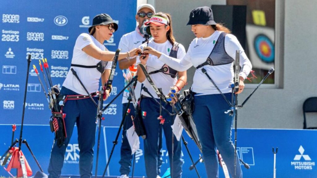 El equipo mexicano femenil de tiro con arco está feliz, pero no se conforma con la plata obtenida en Santiago 2023.