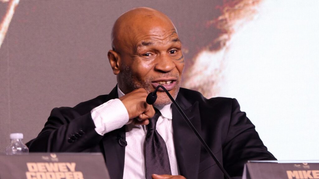 Mike Tyson va con Fury ante Usyk | REUTERS/Ahmed Yosri