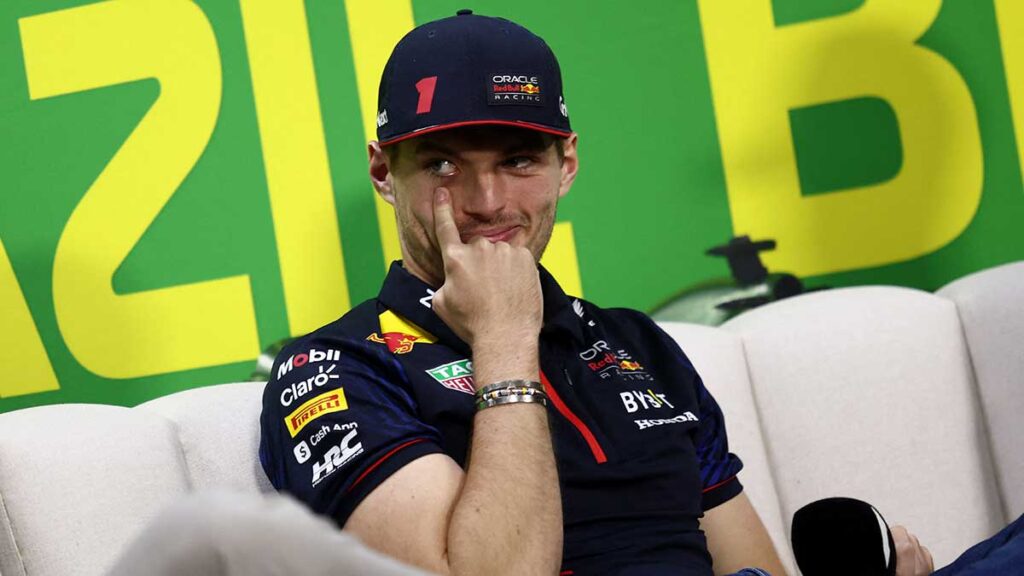 Verstappen no se compromete sobre la continuidad de Checo. Reuters